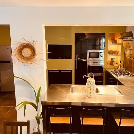 Maison De Village Ecusson - Entier - 160m2 - 4chambres - Centre - Terrasse - Climatise