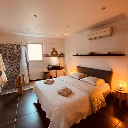 Maison De Village Ecusson - Entier - 160m2 - 4chambres - Centre - Terrasse - Climatise * נים