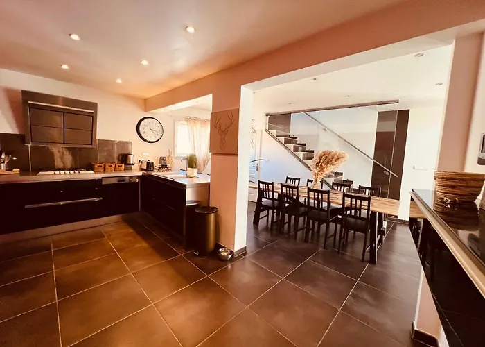 Maison De Village écusson - Entier - 160m2 - 4chambres - Centre - Terrasse - Climatisé * Nimes