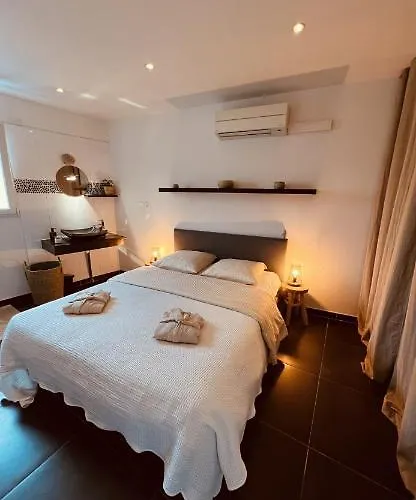 Maison De Village écusson - Entier - 160m2 - 4chambres - Centre - Terrasse - Climatisé * Nimes