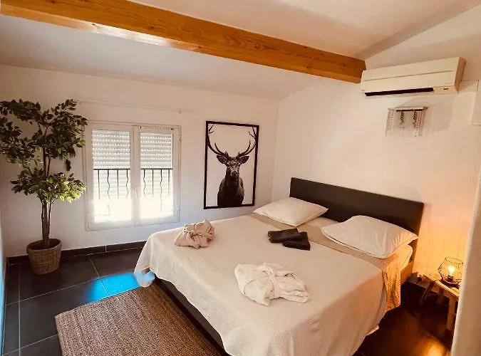 Maison De Village écusson - Entier - 160m2 - 4chambres - Centre - Terrasse - Climatisé Apartamento *