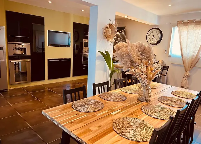 Maison De Village écusson - Entier - 160m2 - 4chambres - Centre - Terrasse - Climatisé