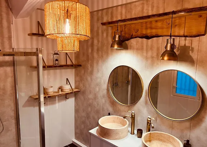 Maison De Village écusson - Entier - 160m2 - 4chambres - Centre - Terrasse - Climatisé Apartamento Nimes